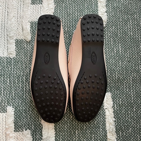 Tod’s pale pink loafers - Picture 3 of 7
